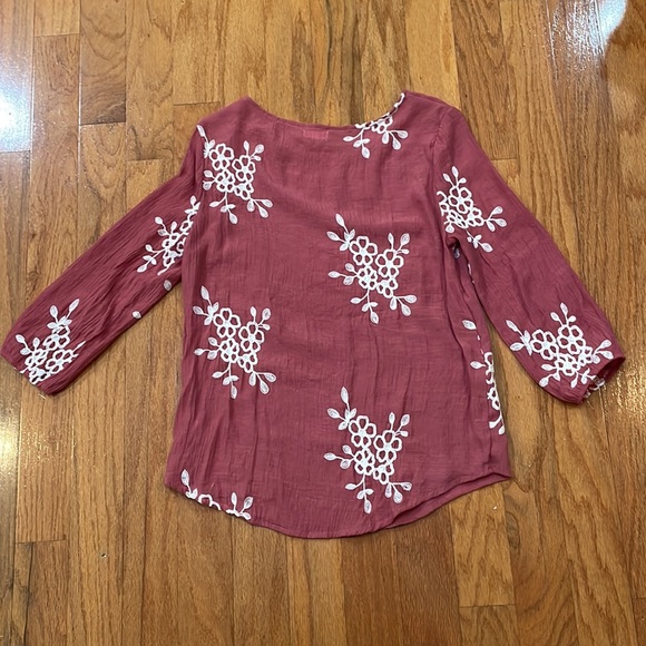 Kindred Size Medium top front is a double layer for modest 3/4 sleeves red - Picture 10 of 12